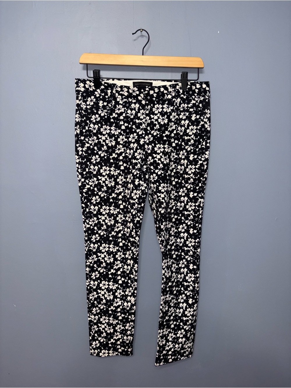 Banana Republic | Black Floral Pants | Size 2